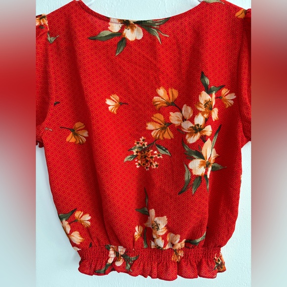 One Clothing Junior’s Blouse Red Floral Snap Closure Size Smalll - Picture 7 of 10